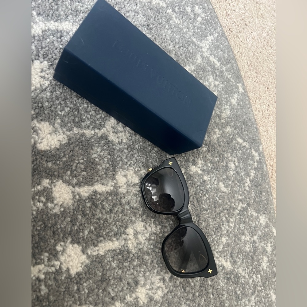 Louis Vuitton logo sunglasses like new - My monogram sunglasses